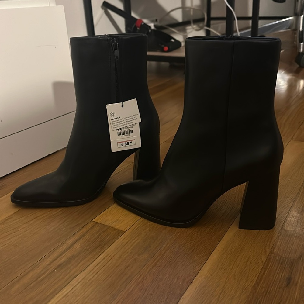 NWT Zara Heeled Boots